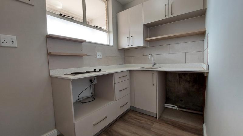 1 Bedroom Property for Sale in Loevenstein Western Cape